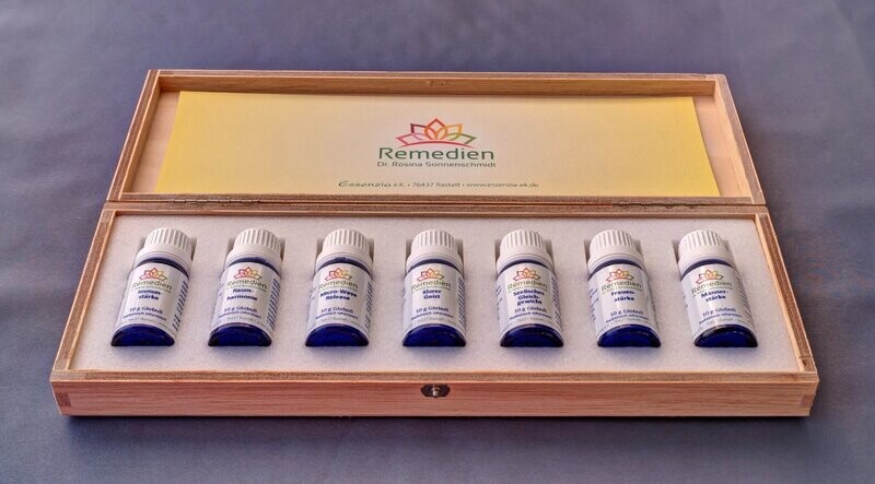 Holzetui mit 7 Top Remedien für Mensch und Raum