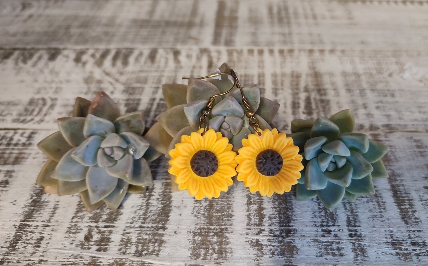 Fashionable and minimalist Sunflower earrings