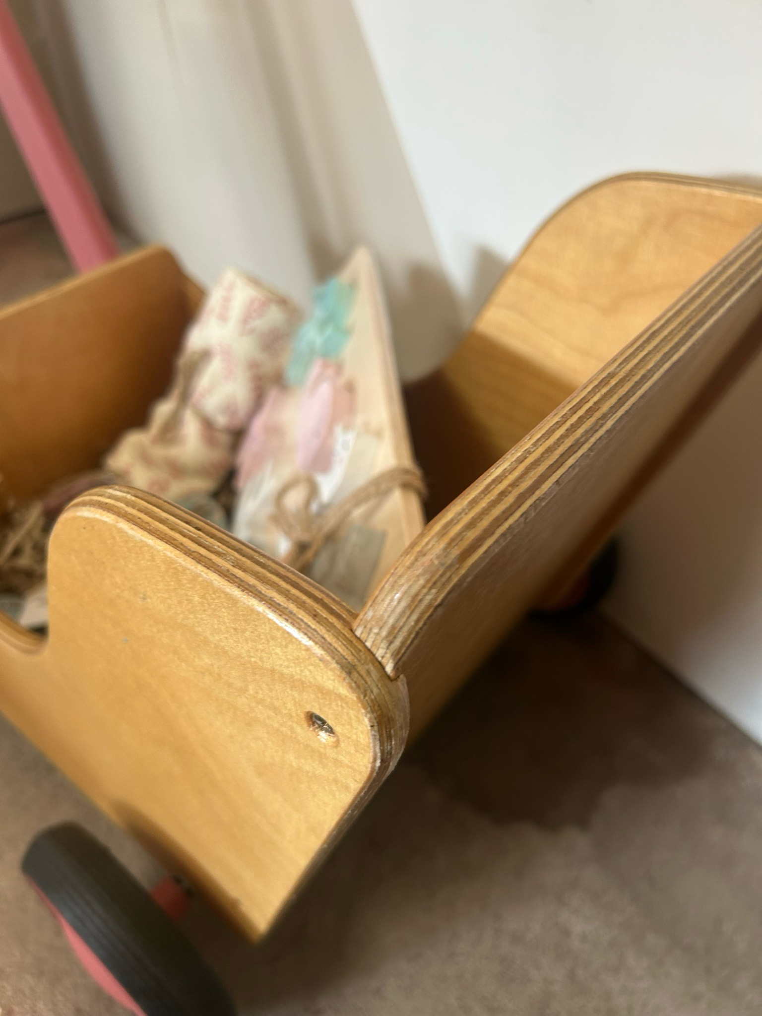 Poppenwagentje roze inclusief items