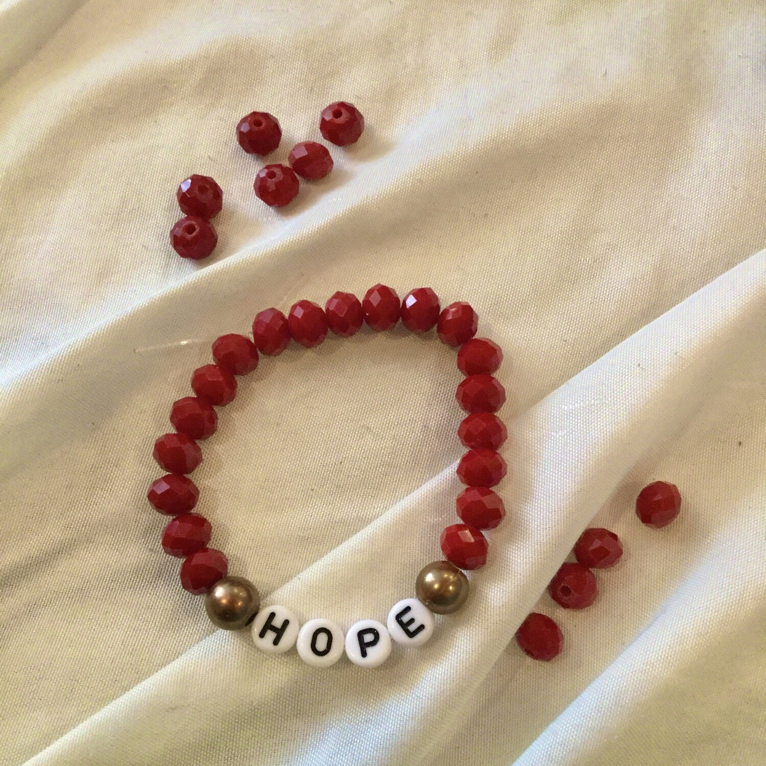 Pulsera roja, “HOPE”