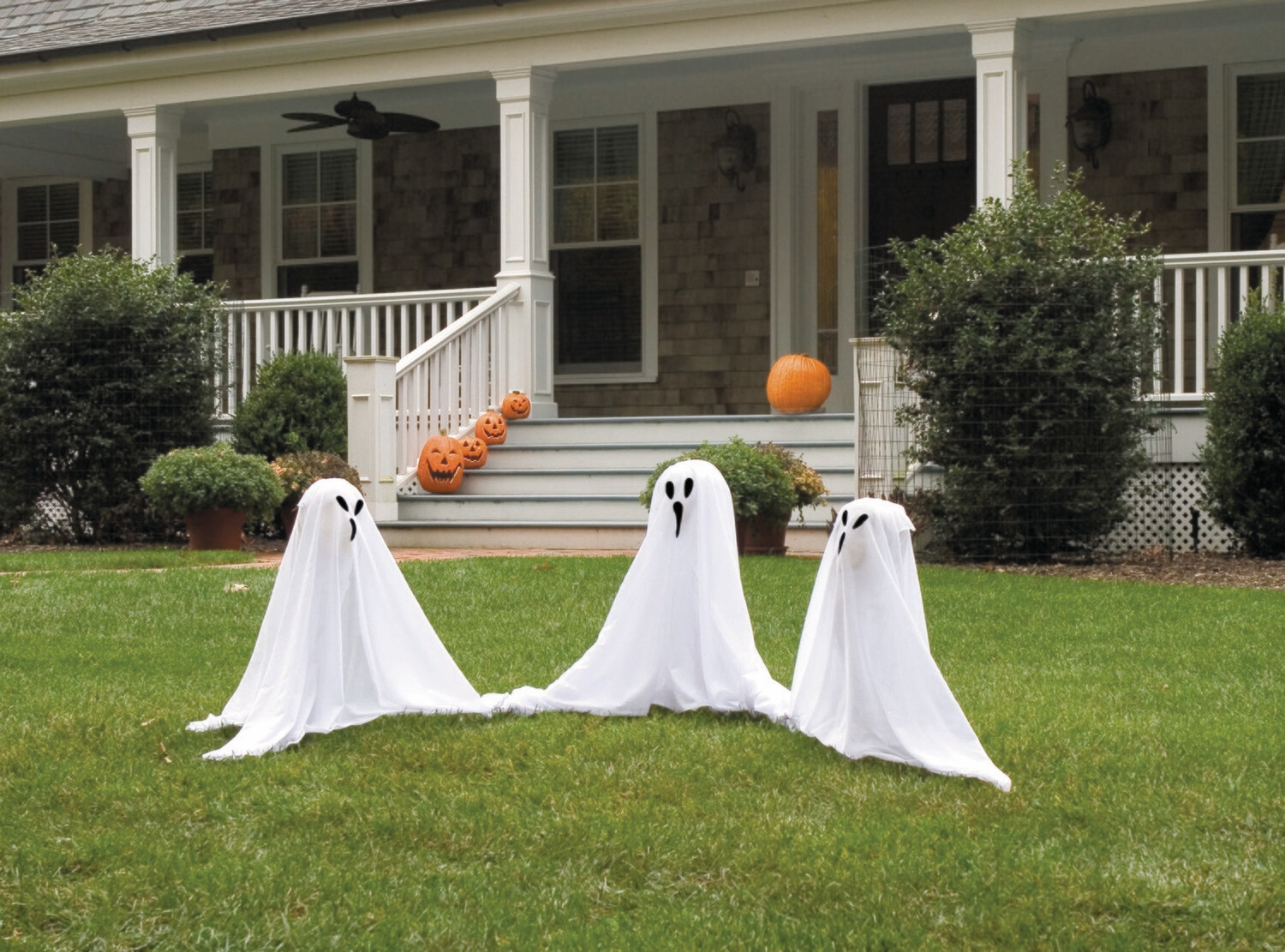 Ghostly Group Lawn Decor