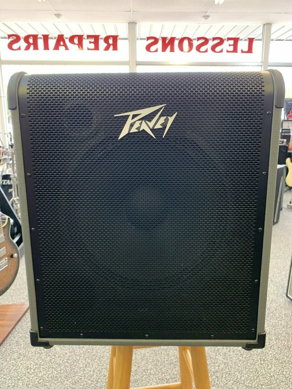 Peavey MAX 250 250-watt Bass Combo