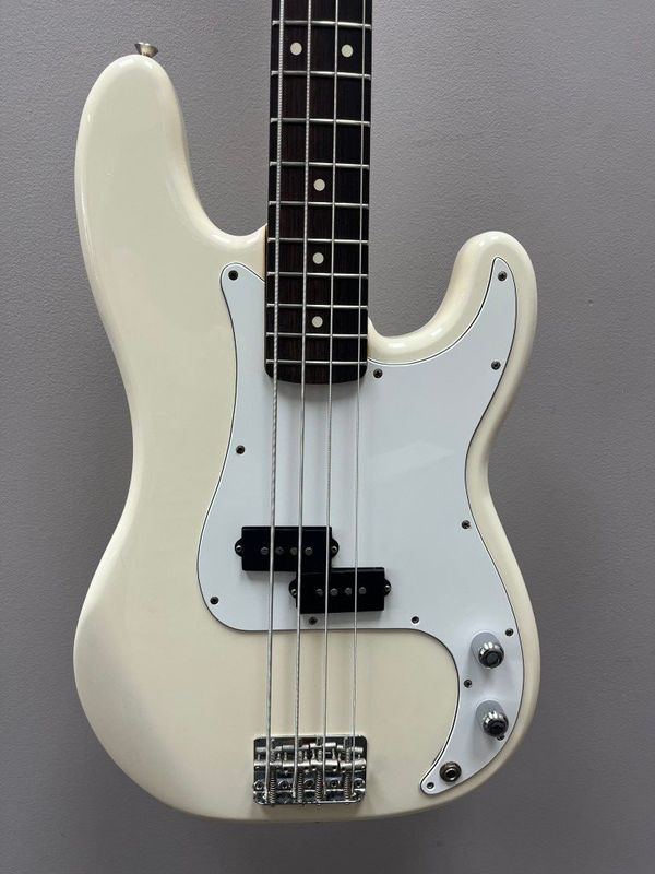 Fender Standard Precision (MIM) 1994-95 - Olympic White