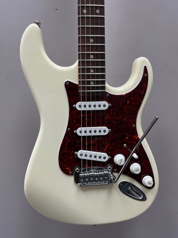 G&L Legacy USA 2022 - Vintage White