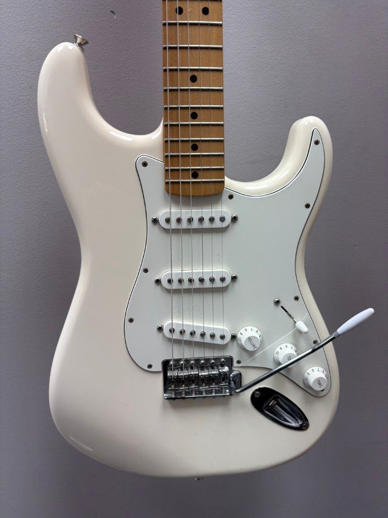 Fender Standard Stratocaster 2012 - Arctic White