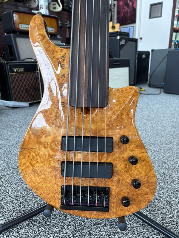 Roscoe SKB3006 Fretless Bass 2000s - Amber Burl