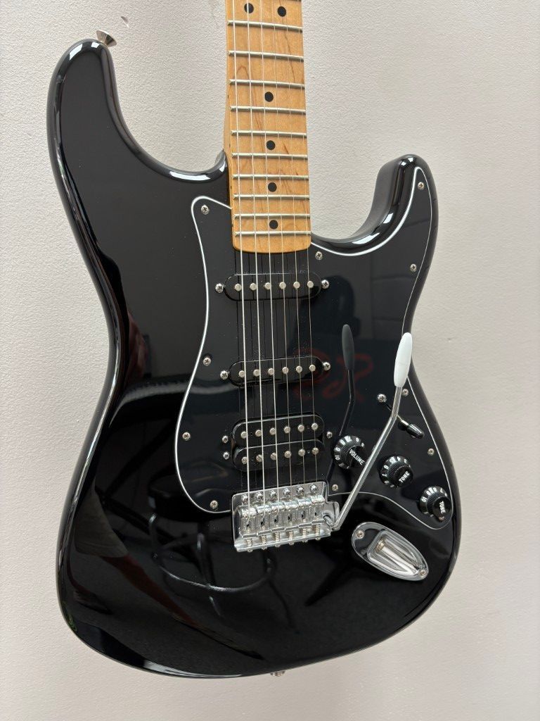 Fender Standard Stratocaster HSS 2015 - Black