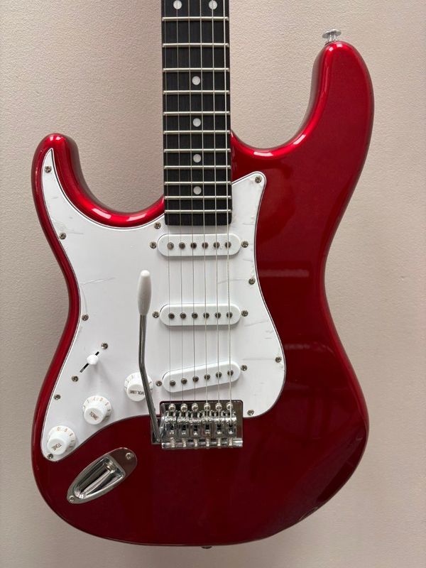 Tagima TG-500 LH 2026 - Candy Apple Red Tagima TG-500 LH 2026 - Candy Apple Red