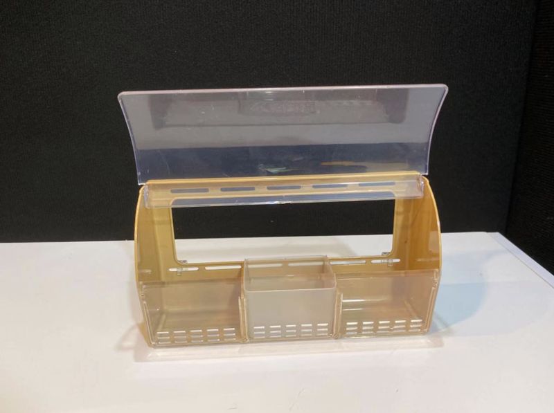 Plastic 3-in-one feeder