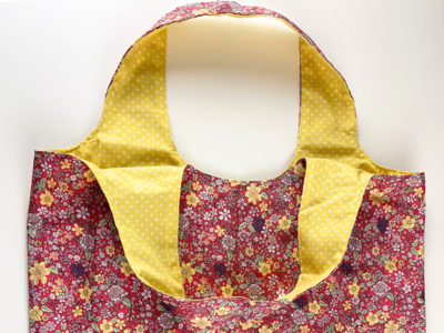 Reversible, lined, fold-away bag pattern