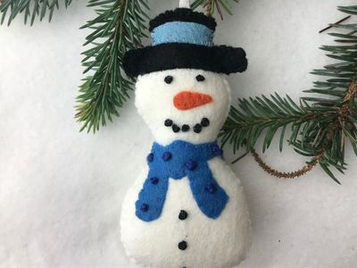 Christmas Decoration Patterns & Kits