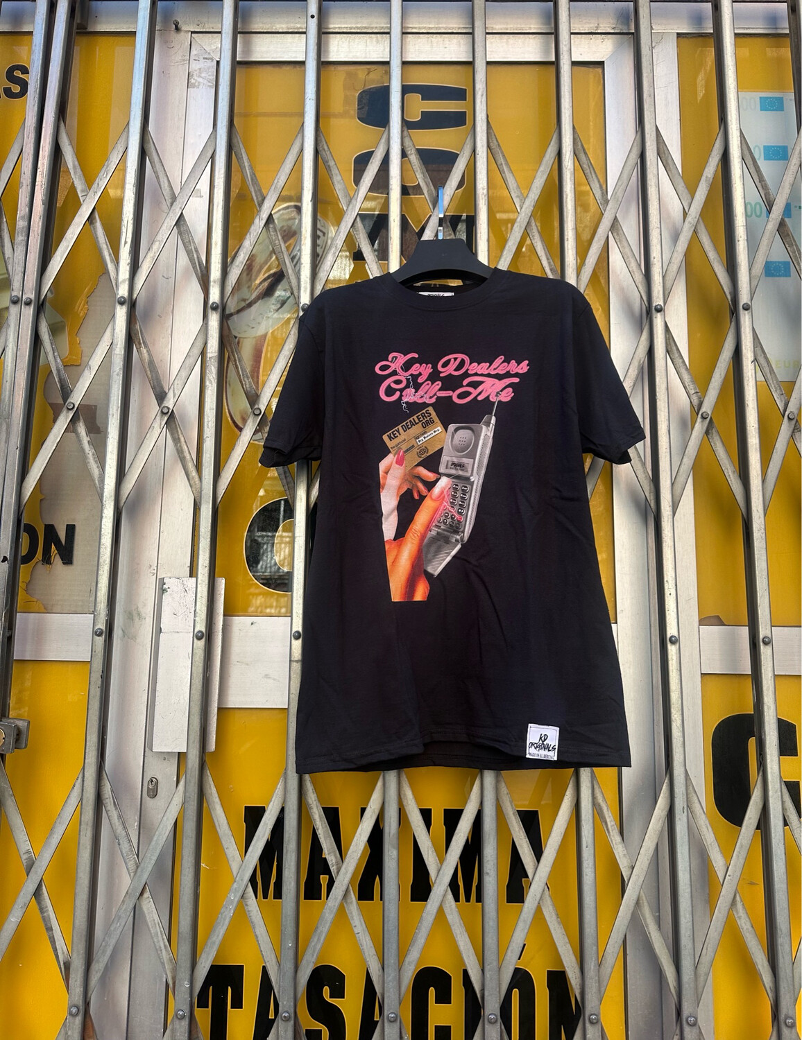 Camiseta negra Call-Me