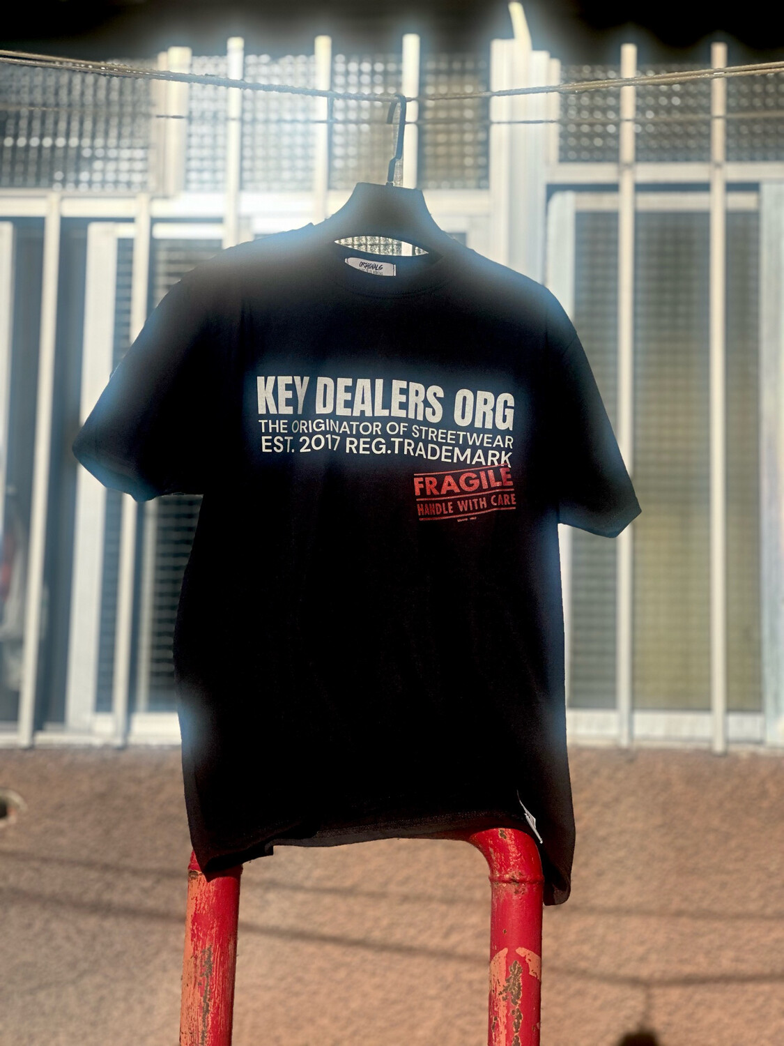 Camiseta negra Fragile