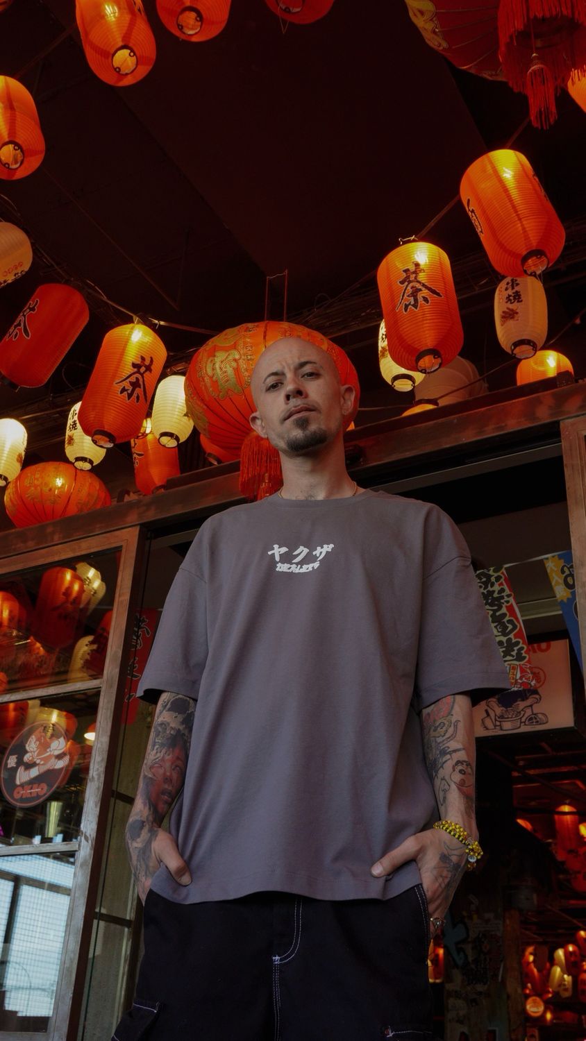 Camiseta Gris ヤクザ