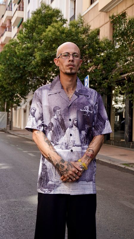 Camisa gris Última cena