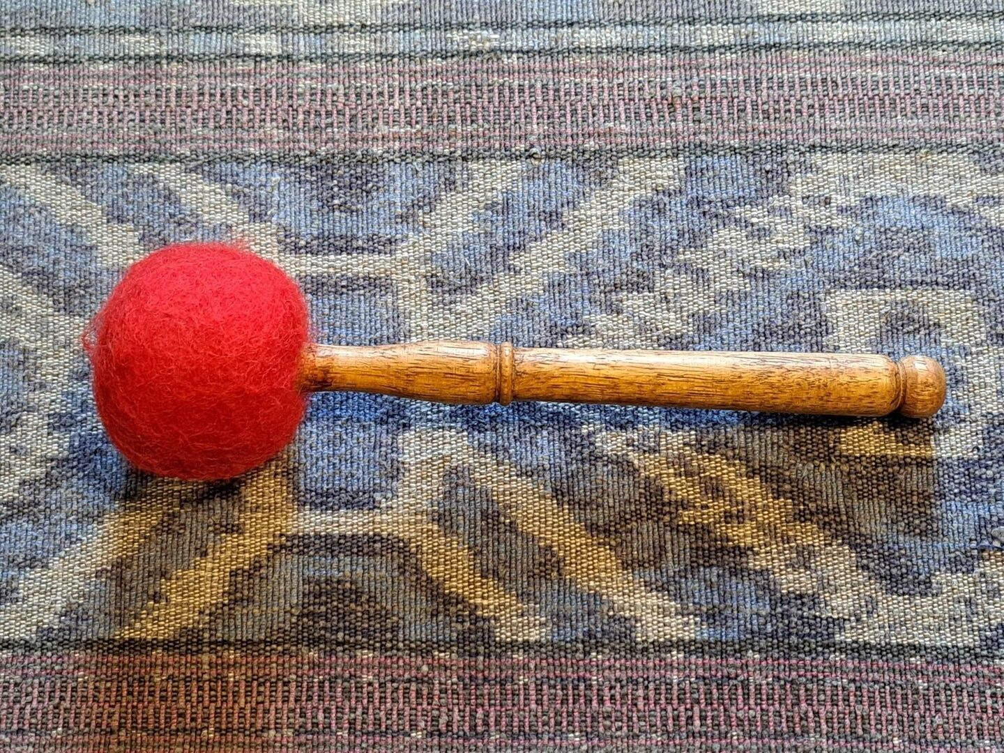 Klankschaalklopper vilt - small - rood - Ø 65mm/L 21cm