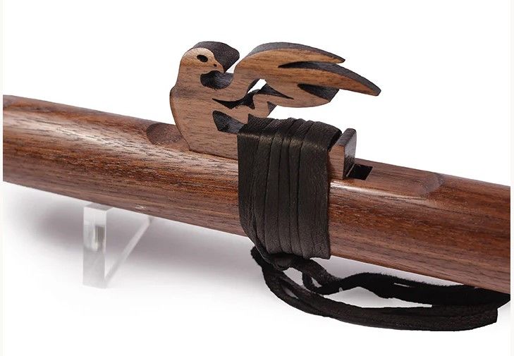 Red Tail Hawk - G - Walnoot Red Tail Hawk - G - Walnoot