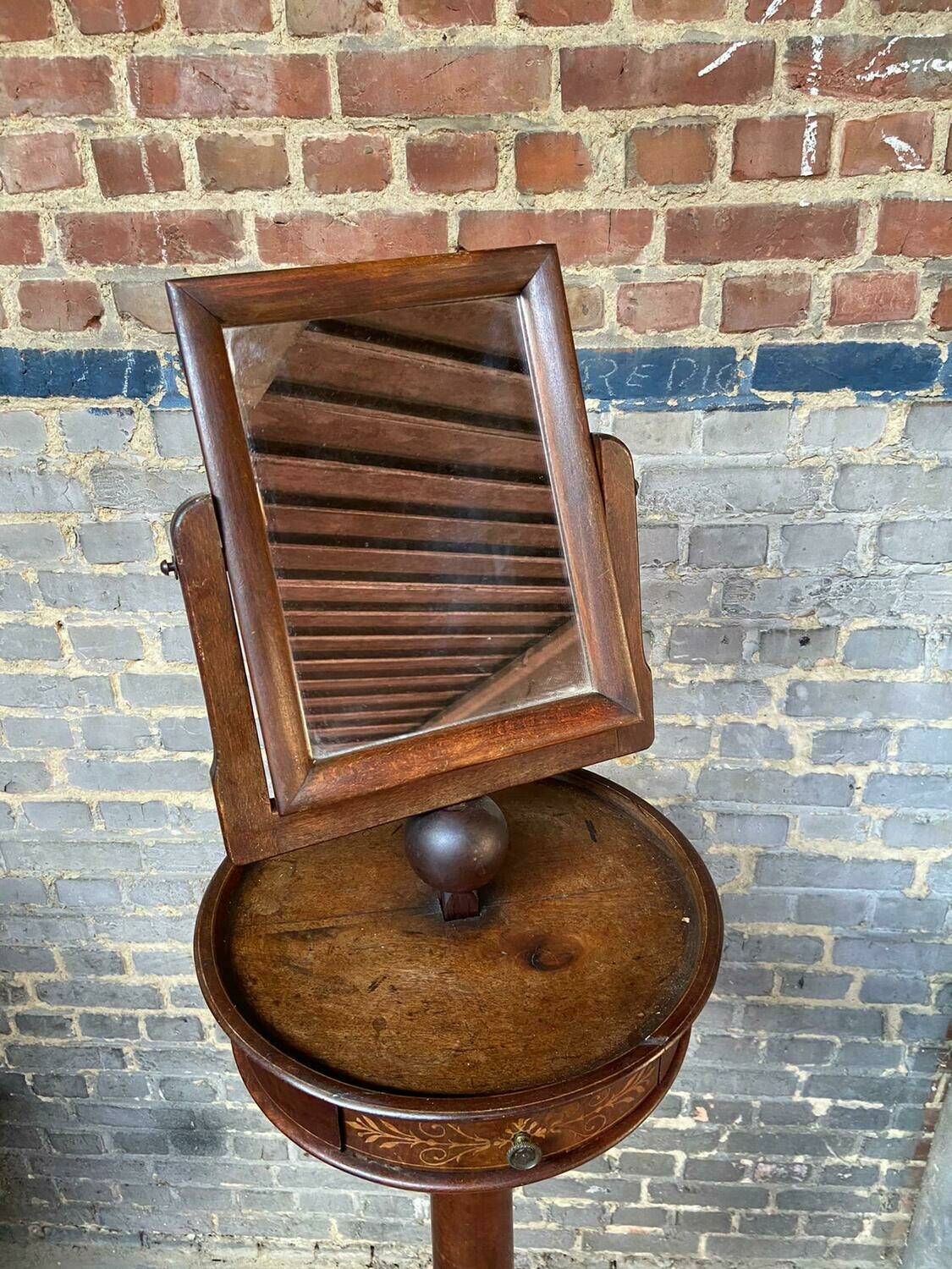Antique Mahogany Mirror Stand (Shaving Mirror) with one drawer.