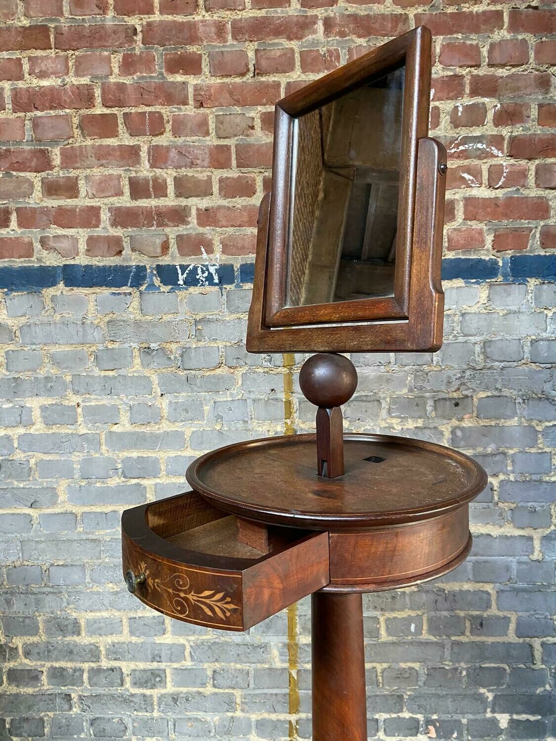 Antique Mahogany Mirror Stand (Shaving Mirror) with one drawer.