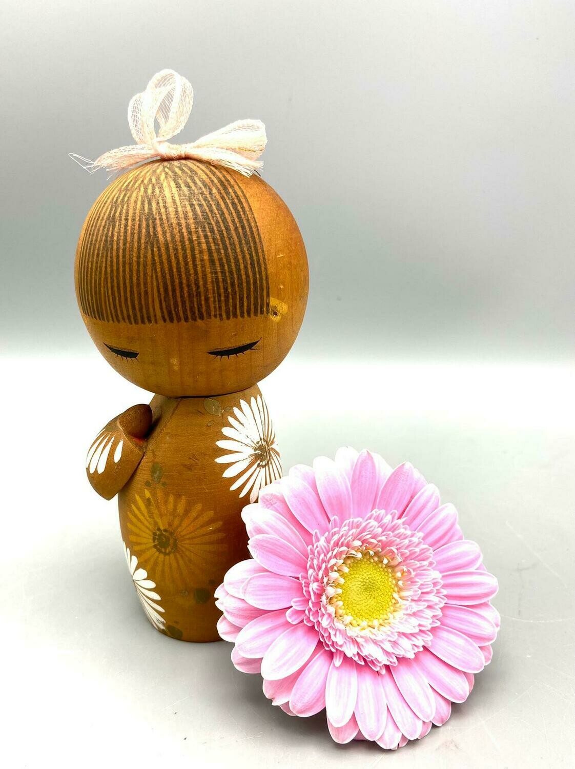 Sosaku Kokeshi "Daisy Princess" door Aoki Ryoka