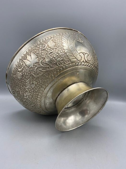 Japanse Verzilverde Sier­schaal op Voet , 1870s