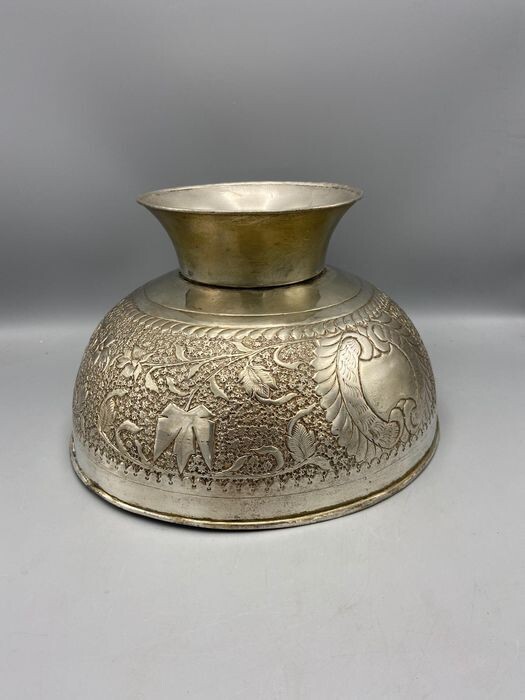 Japanse Verzilverde Sier­schaal op Voet , 1870s