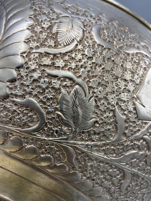 Japanse Verzilverde Sier­schaal op Voet , 1870s