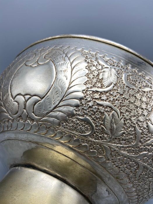 Japanse Verzilverde Sier­schaal op Voet , 1870s