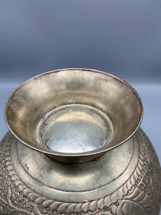 Japanse Verzilverde Sier­schaal op Voet , 1870s