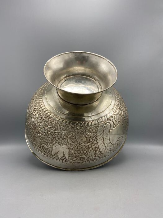 Japanse Verzilverde Sier­schaal op Voet , 1870s