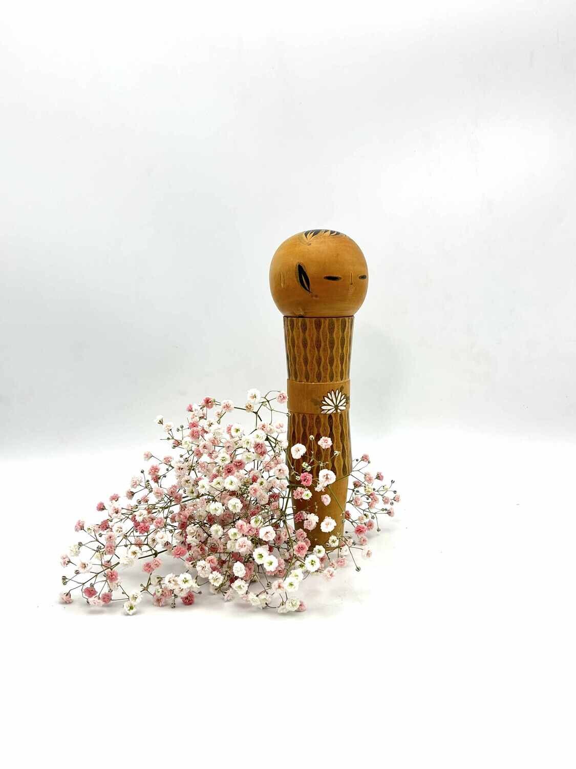 Vintage sosaku kokeshi door Suiho Yajima Vintage sosaku kokeshi door Suiho Yajima