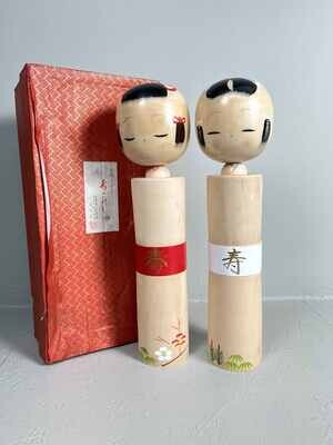 set van 2 sosaku kokeshi door Miyagawa Kunio met de doos