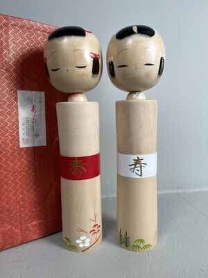 set van 2 sosaku kokeshi door Miyagawa Kunio met de doos