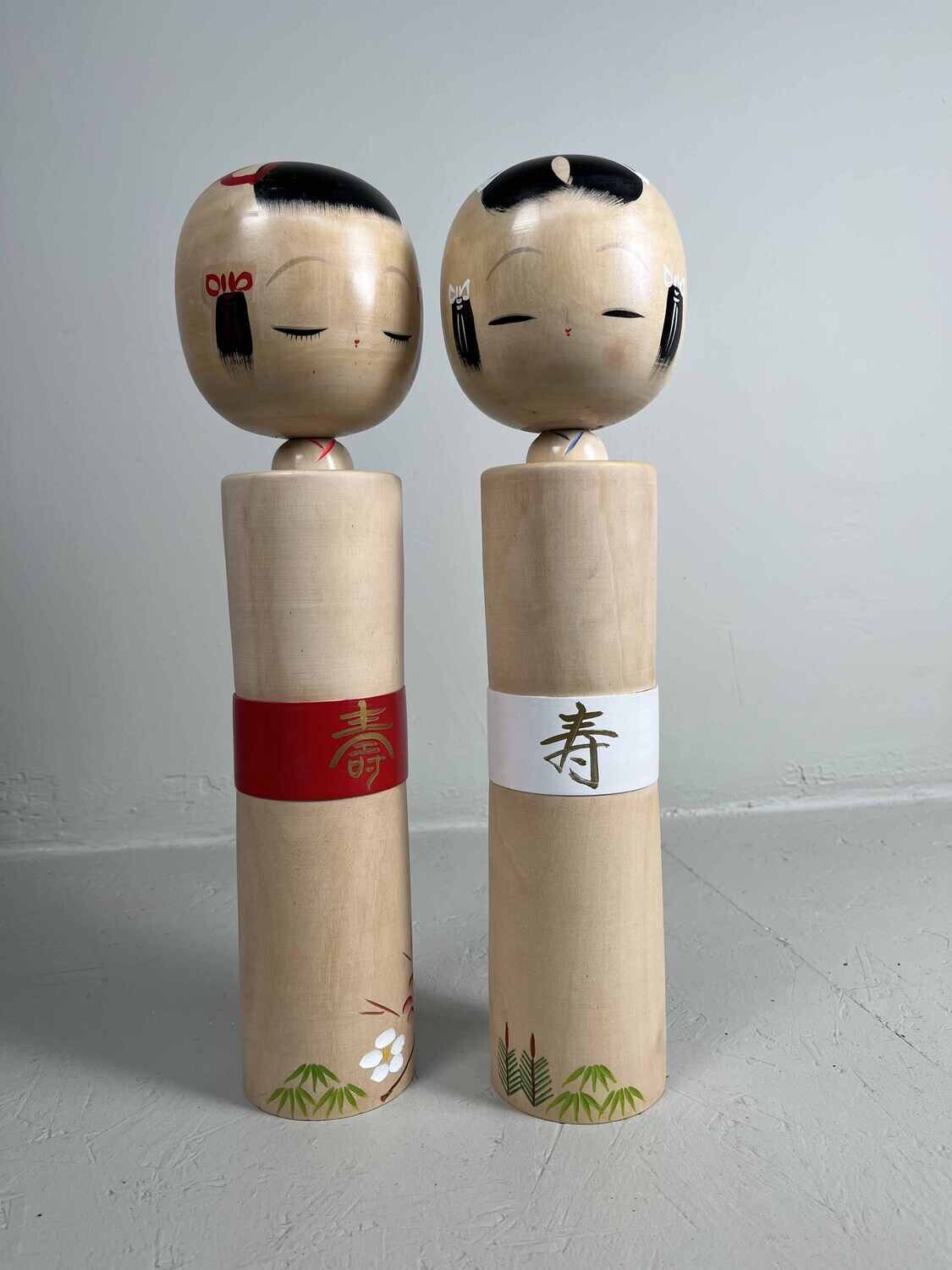 set van 2 sosaku kokeshi door Miyagawa Kunio met de doos set van 2 sosaku kokeshi door Miyagawa Kunio met de doos