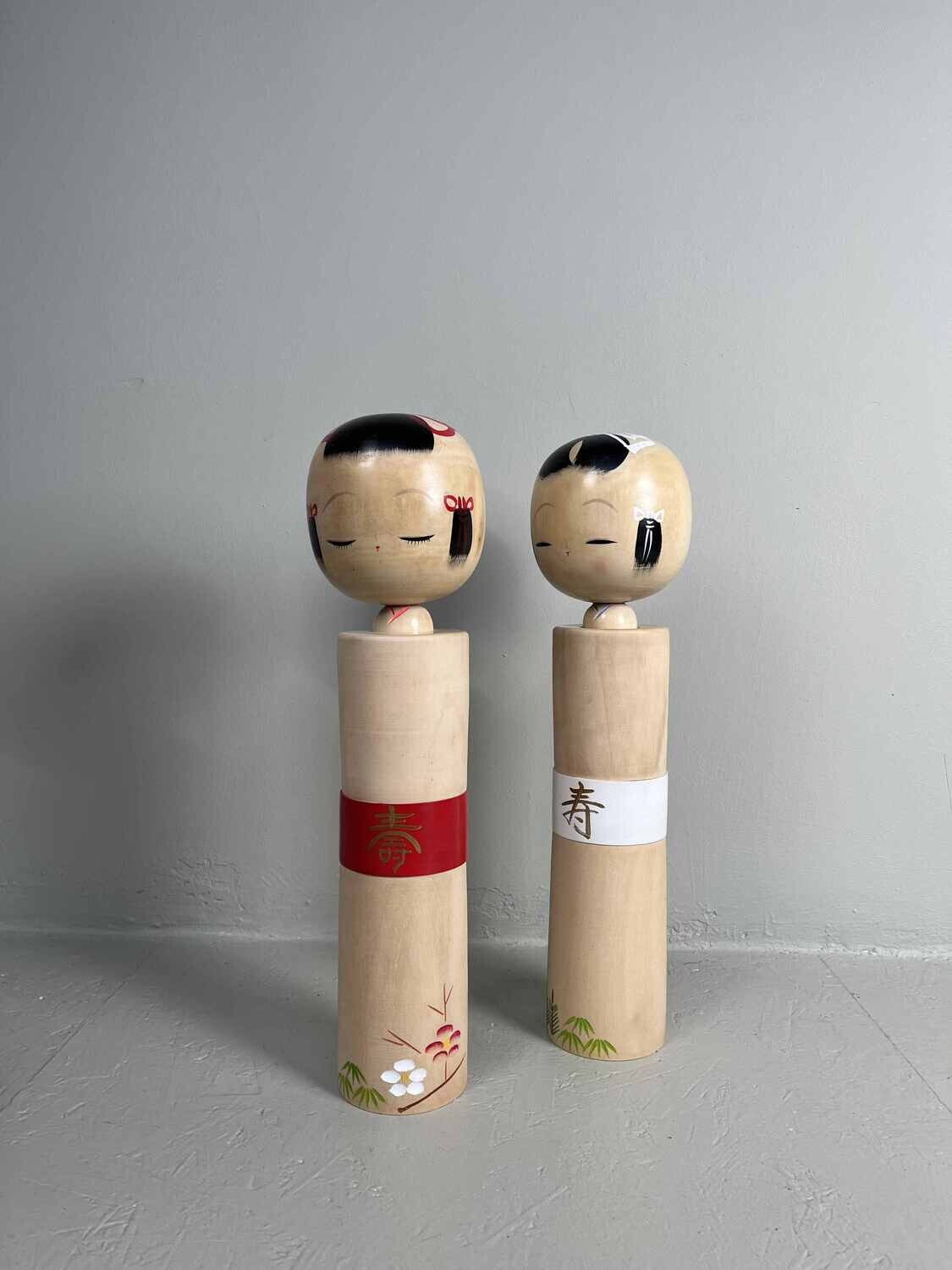 set van 2 sosaku kokeshi door Miyagawa Kunio met de doos set van 2 sosaku kokeshi door Miyagawa Kunio met de doos