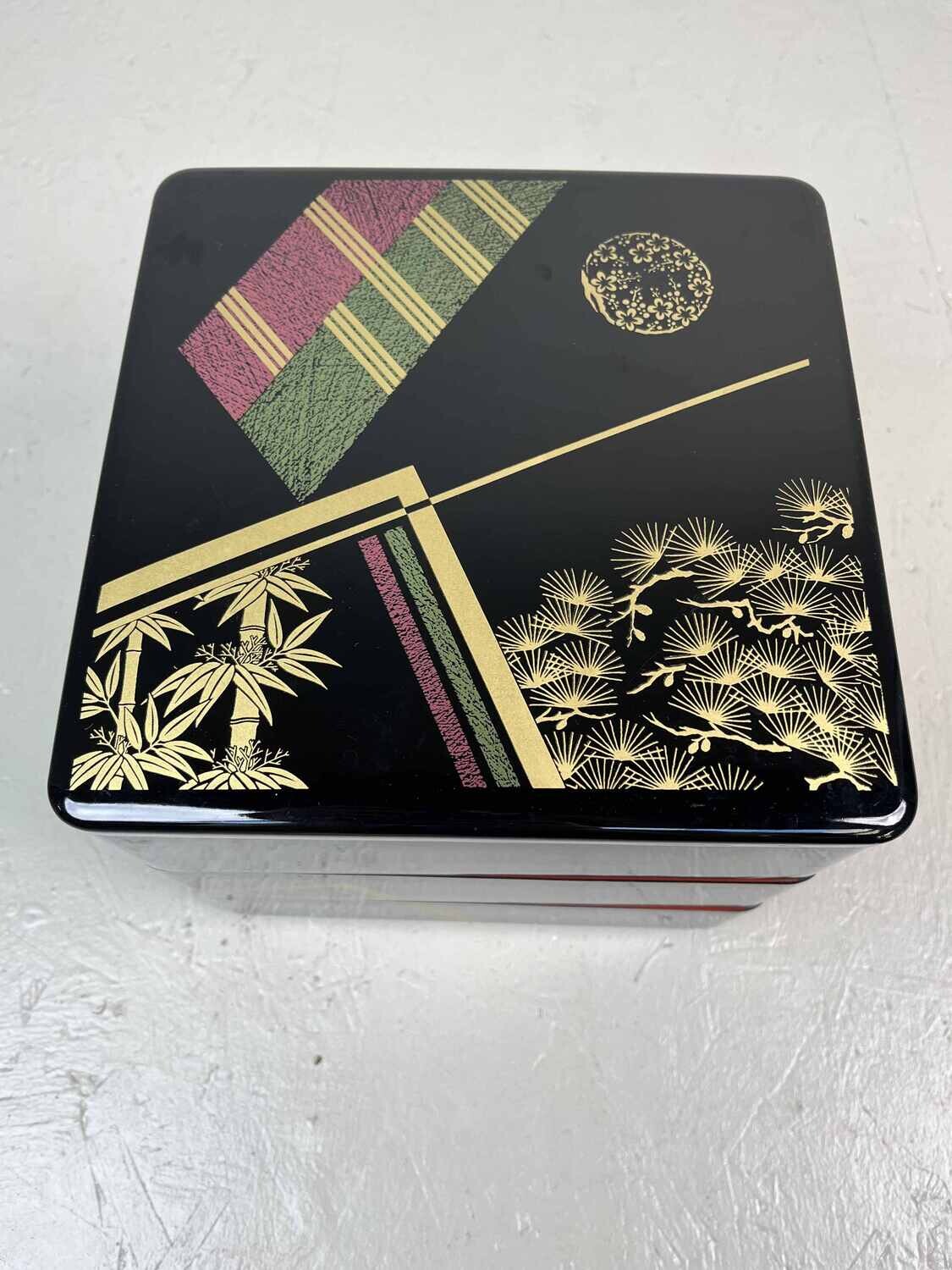Beautifully decorated Jūbako (重箱)