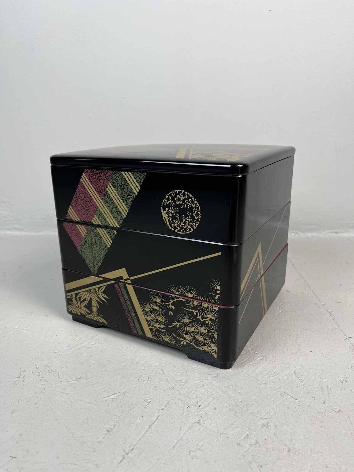 Beautifully decorated Jūbako (重箱)