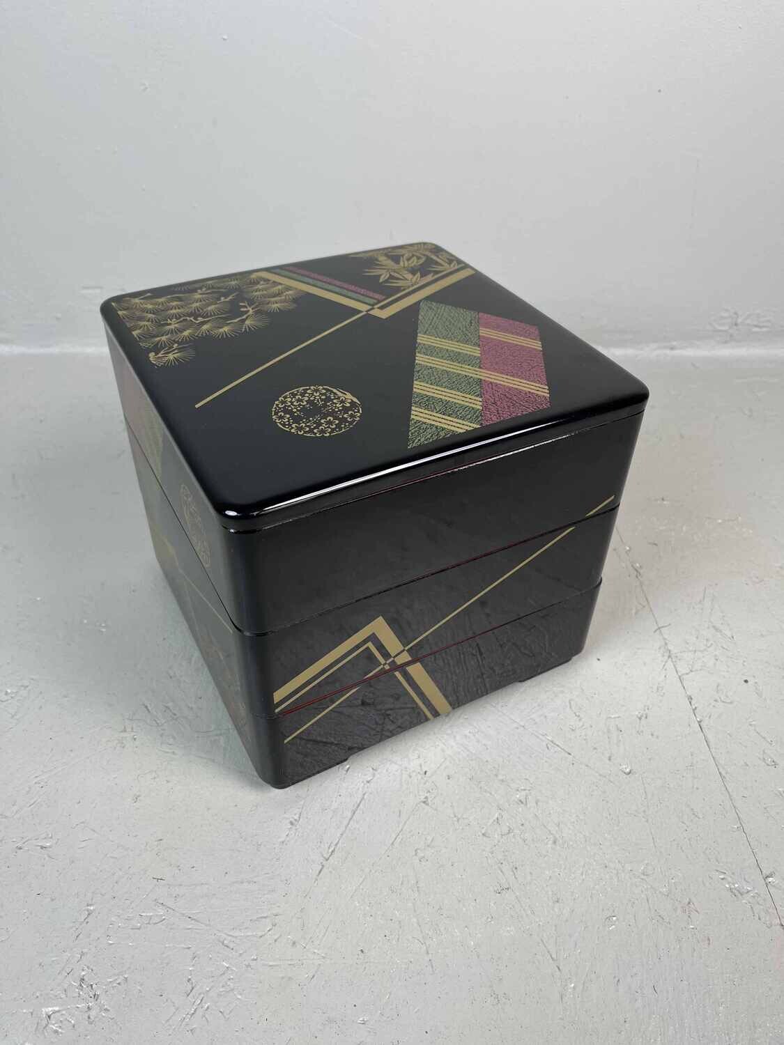 Beautifully decorated Jūbako (重箱)