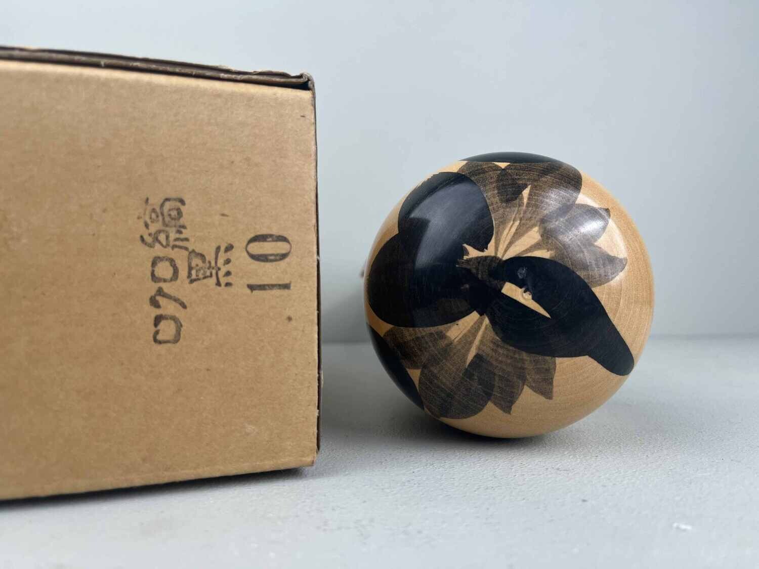 Kokeshi Tougatta met doos door Takao Kiyohara