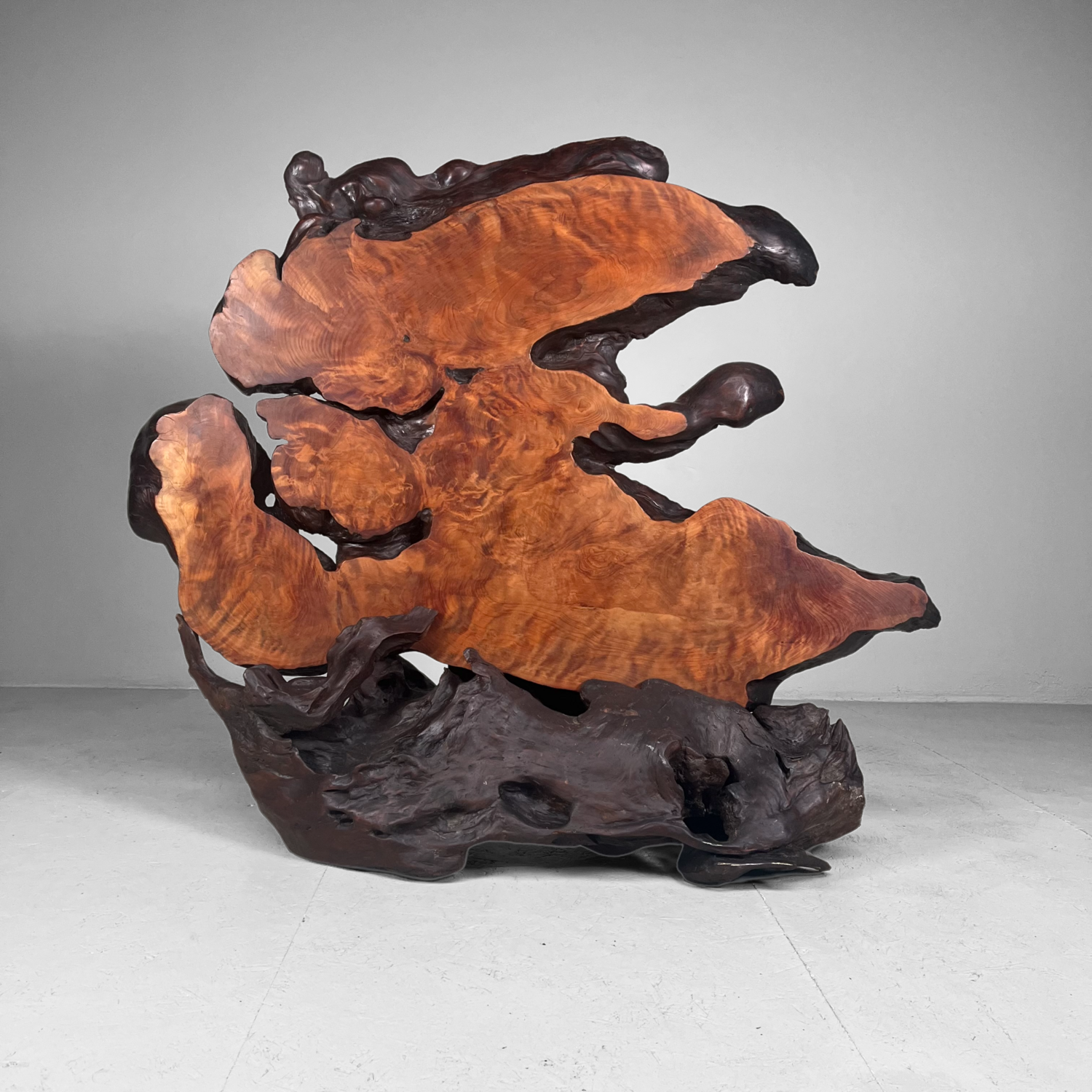 Tiger Moku Burl Wood Yakusugi Decoratie, Japan, 大正天皇, Taishō (1879 – 1926). Tiger Moku Burl Wood Yakusugi Decoratie, Japan, 大正天皇, Taishō (1879 – 1926).