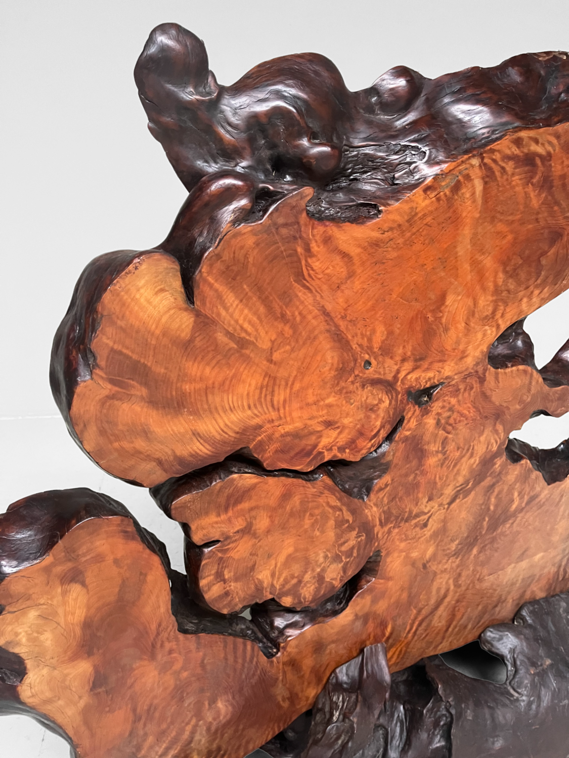 Tiger Moku Burl Wood Yakusugi Decoratie, Japan, 大正天皇, Taishō (1879 – 1926). Tiger Moku Burl Wood Yakusugi Decoratie, Japan, 大正天皇, Taishō (1879 – 1926).