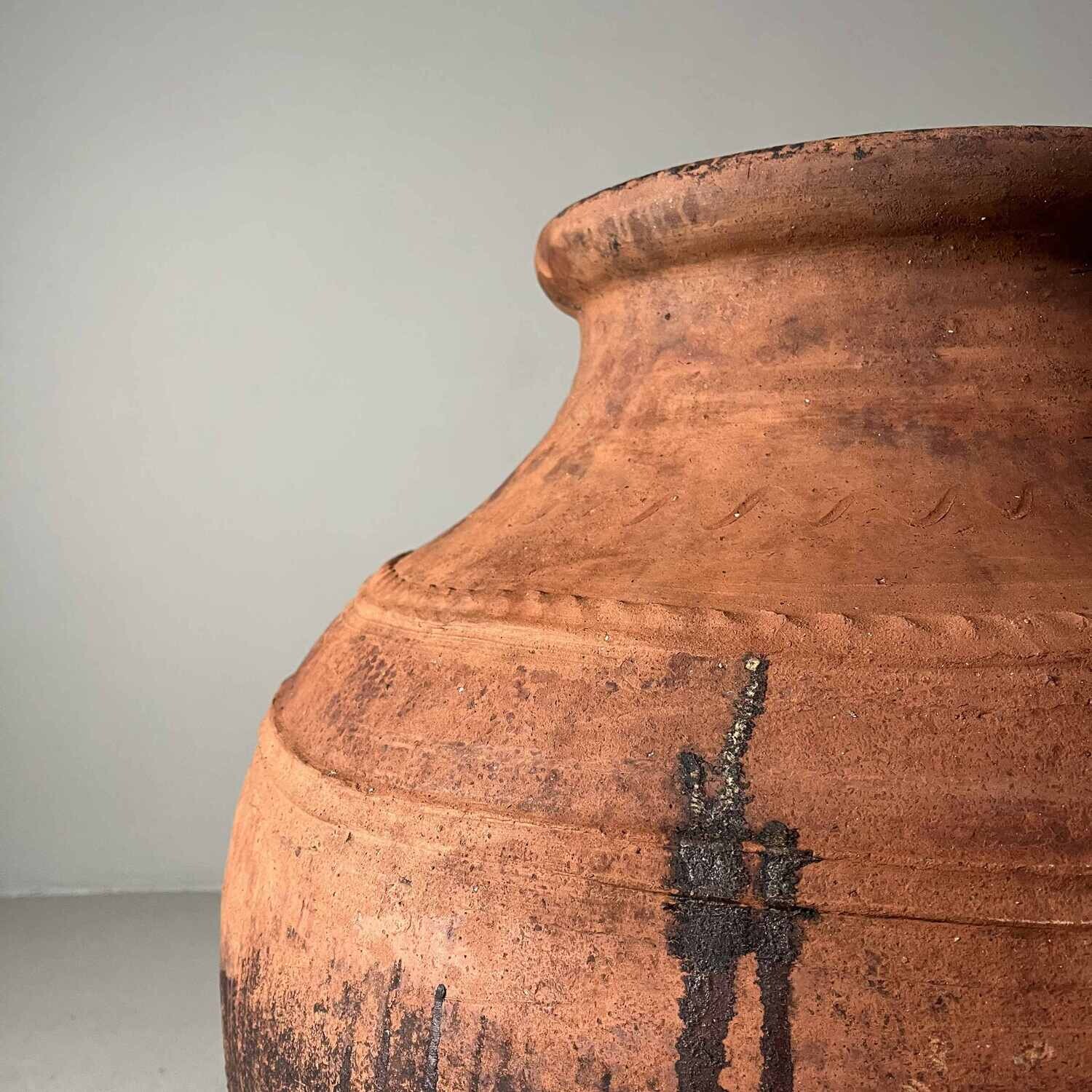 Oude Terracotta Olijfkruik Portugal