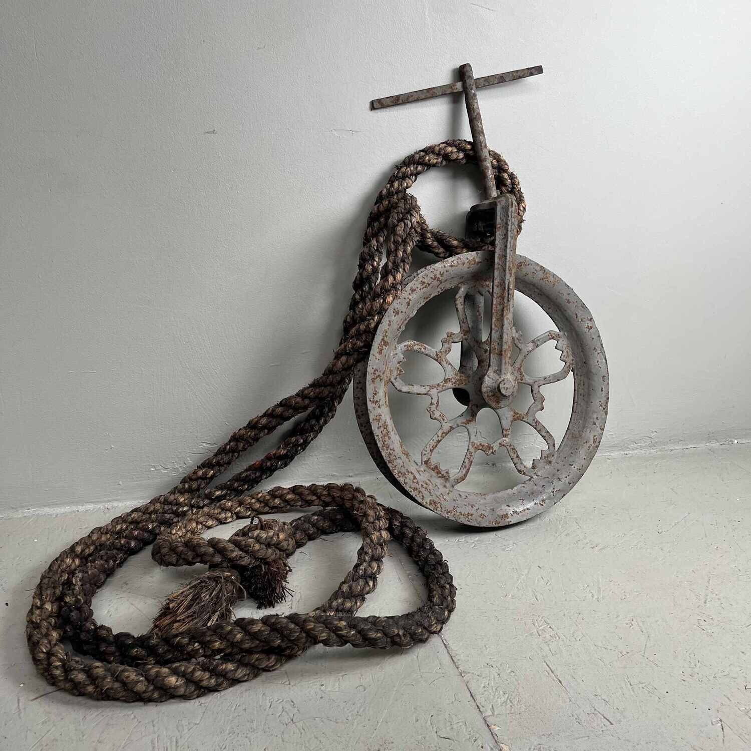 Metalen Antieke Katrol met Touw, Japan, 1890