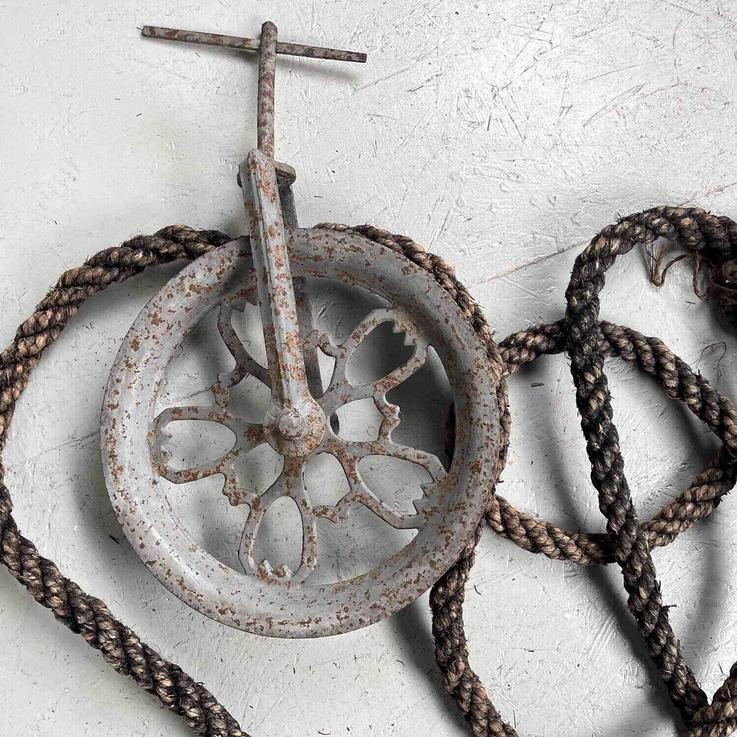 Metalen Antieke Katrol met Touw, Japan, 1890