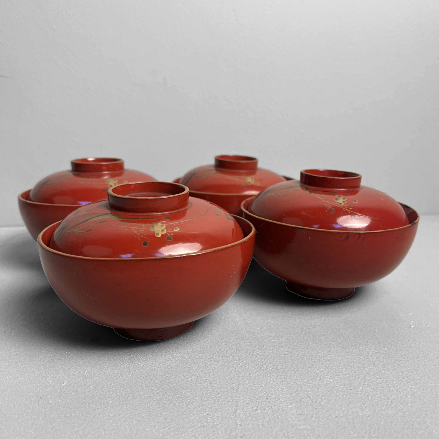 Urushi Maki-e Set van 4 Rijstkommen Japan (1912-1926)