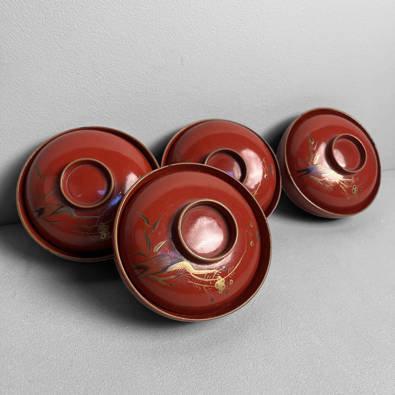 Urushi Maki-e Set van 4 Rijstkommen Japan (1912-1926)