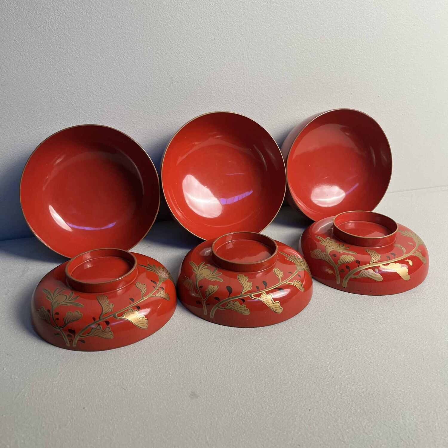 Urushi Maki-e Set van 3 Rijstkommen Japan (1912-1926)