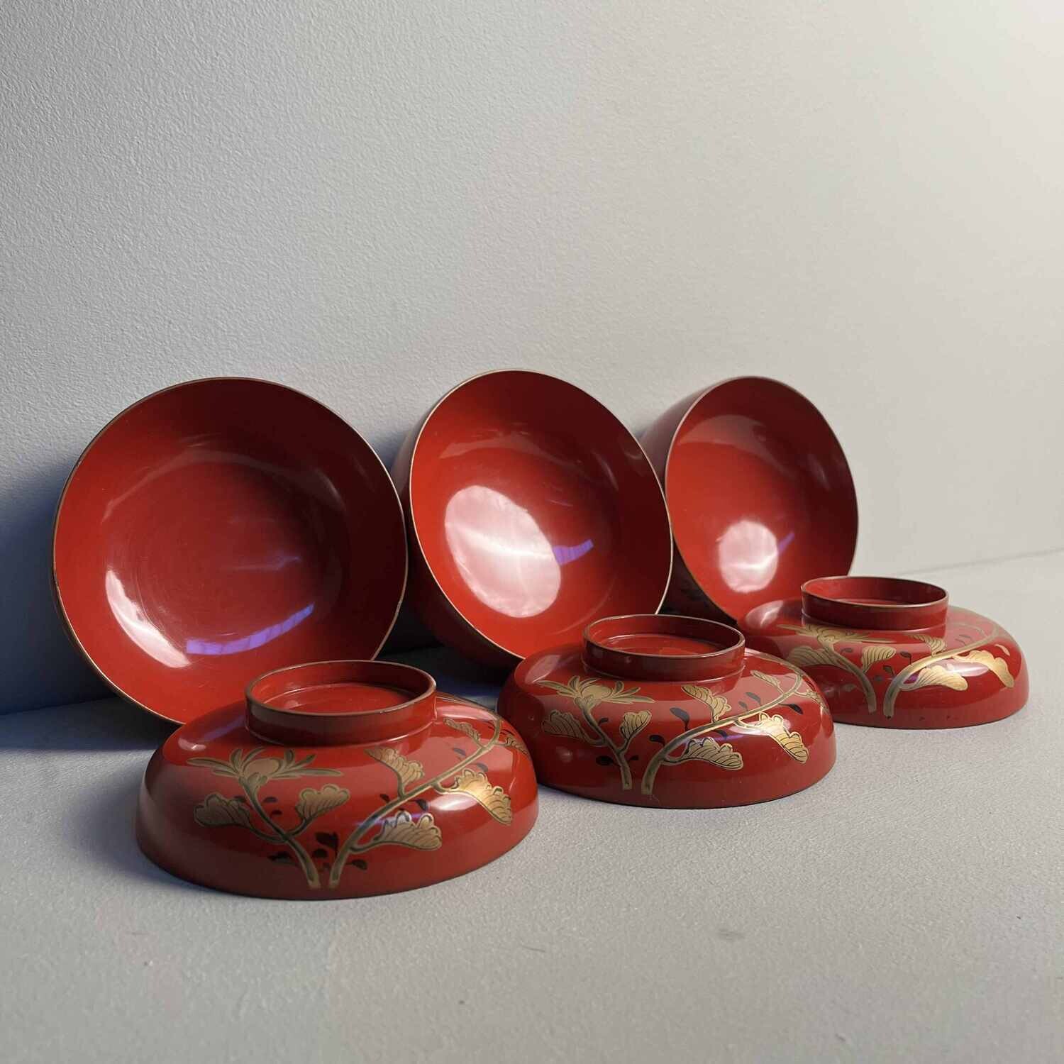 Urushi Maki-e Set van 3 Rijstkommen Japan (1912-1926)