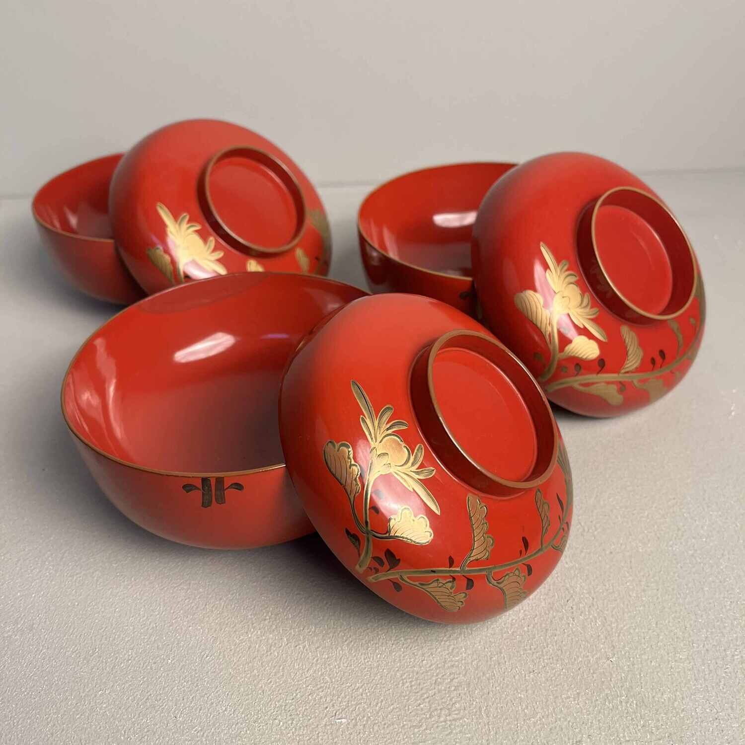 Urushi Maki-e Set van 3 Rijstkommen Japan (1912-1926)