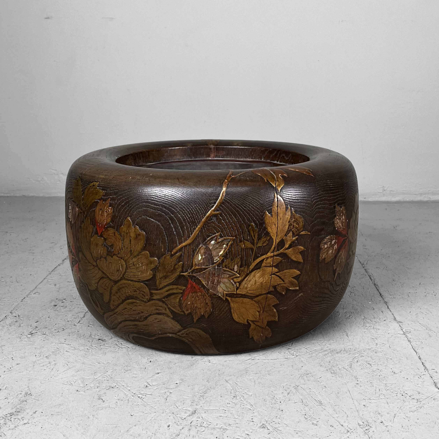 Traditional Kiri Makie Hibachi Meiji Era, Japan.